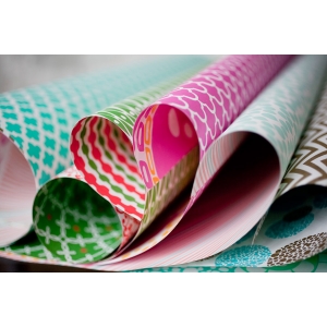 Κόλλα περιτυλίγματος σε διάφορα σχέδια 70εκ.χ2μ.